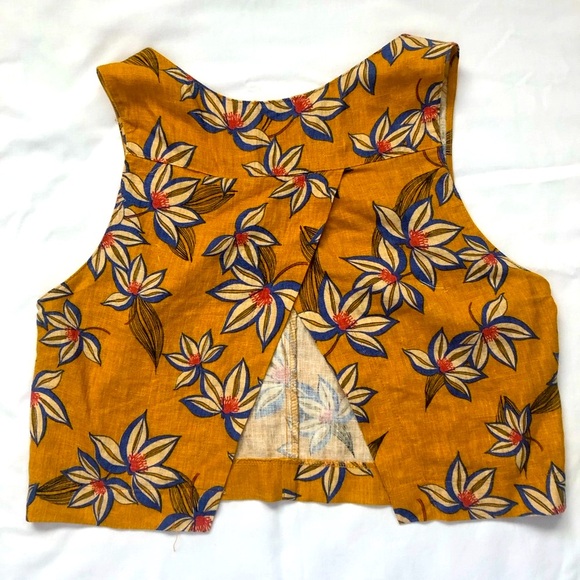 LUSH Sleeveless Floral Crop Top - Picture 2 of 5